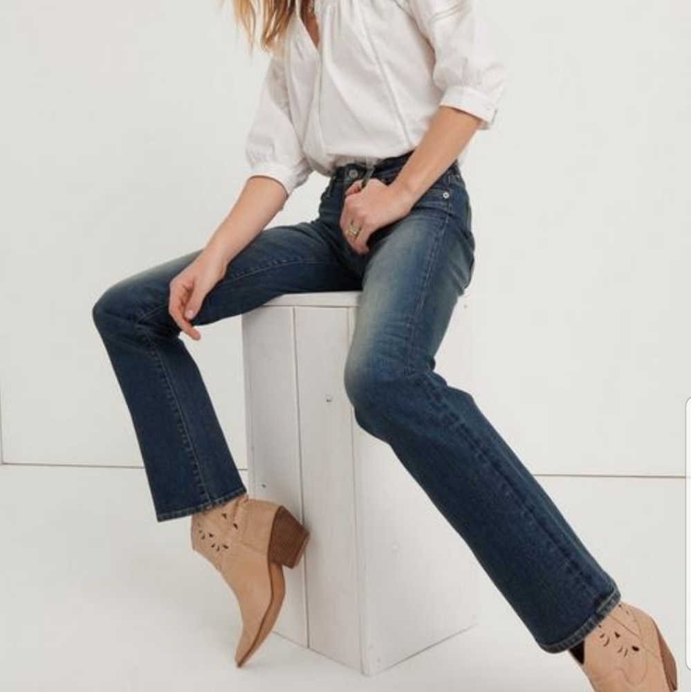 Lucky brand dungaree button fly jeans. Size 8/29
